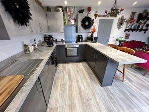 Kitchen- click for photo gallery